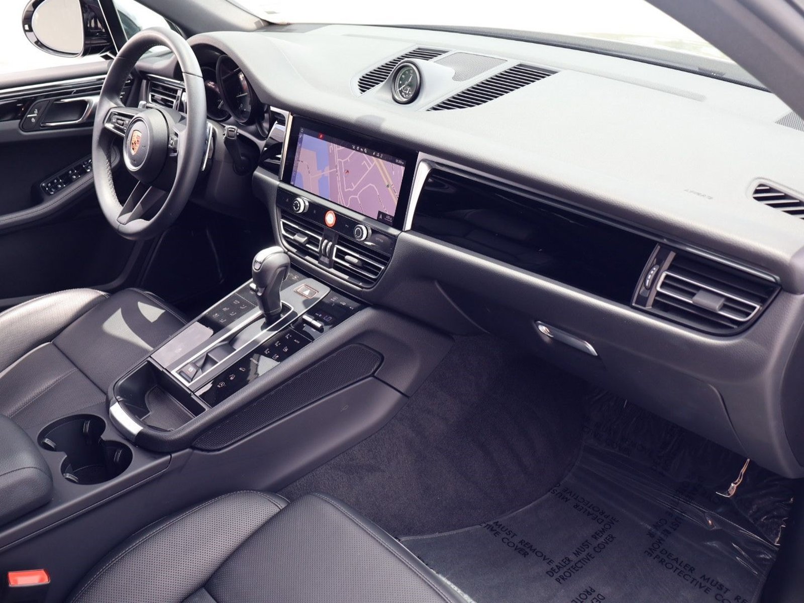 Certified 2026 Porsche Macan AWD/4WD image 25