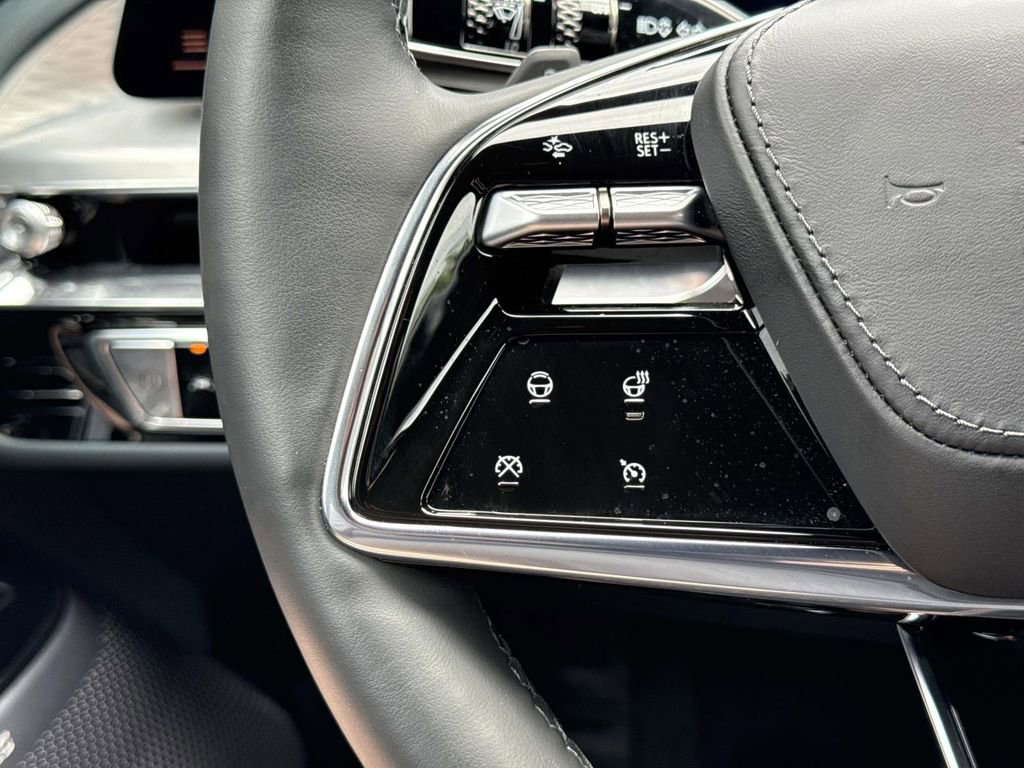 Used 2025 Cadillac Lyriq Luxury w/ Nappa Leather Package image 37