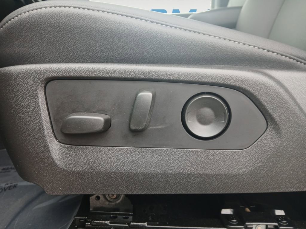 Used 2025 Chevrolet Colorado LT w/ LT Convenience Package image 16