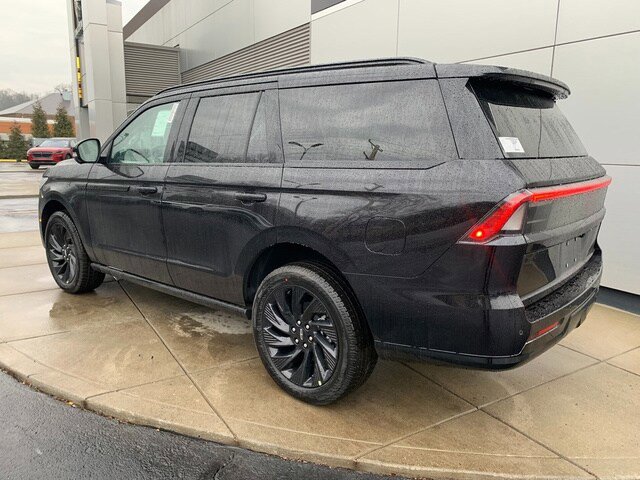 New 2026 Lincoln Navigator Reserve w/ Jet Appearance Package AWD/4WD image 10