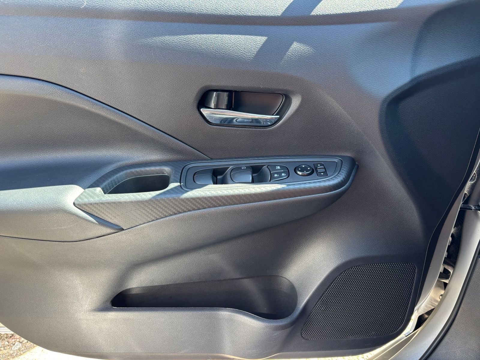 Used 2025 Nissan Versa SV FWD image 18