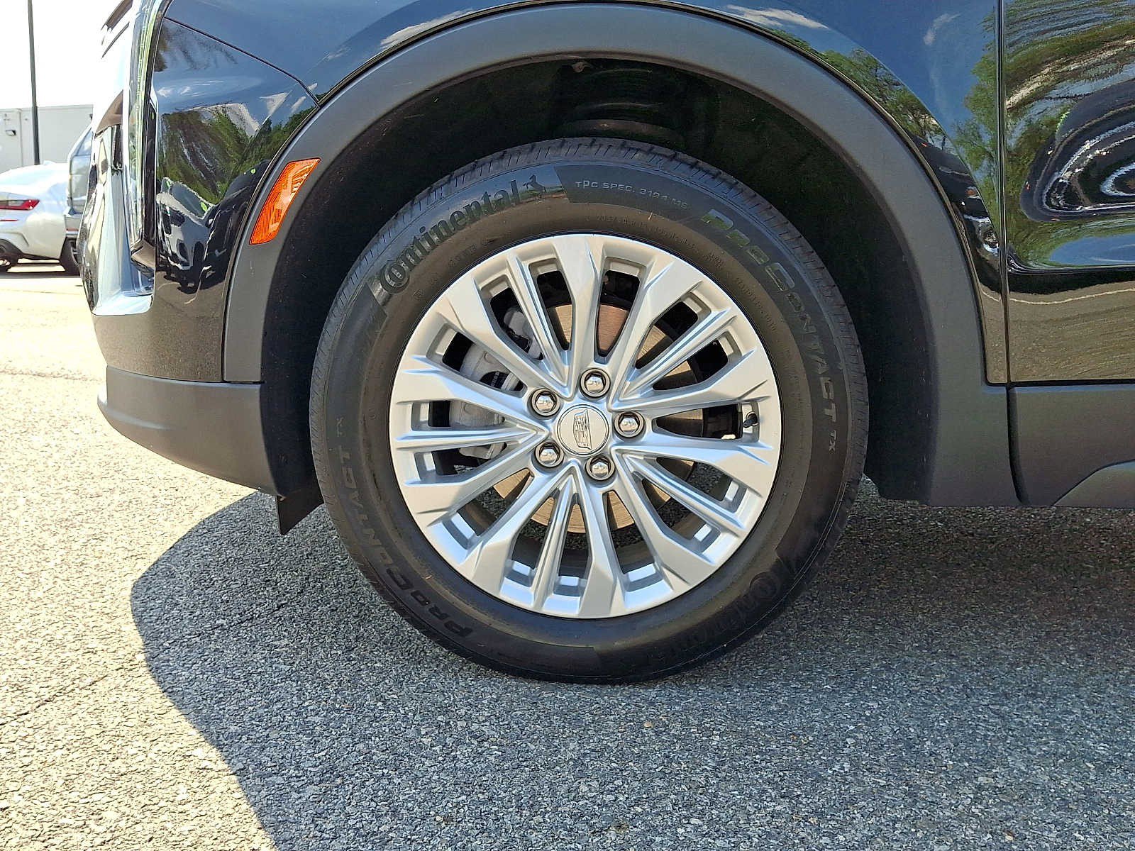 Certified 2024 Cadillac XT4 Luxury w/ Cold Weather Package AWD/4WD image 8