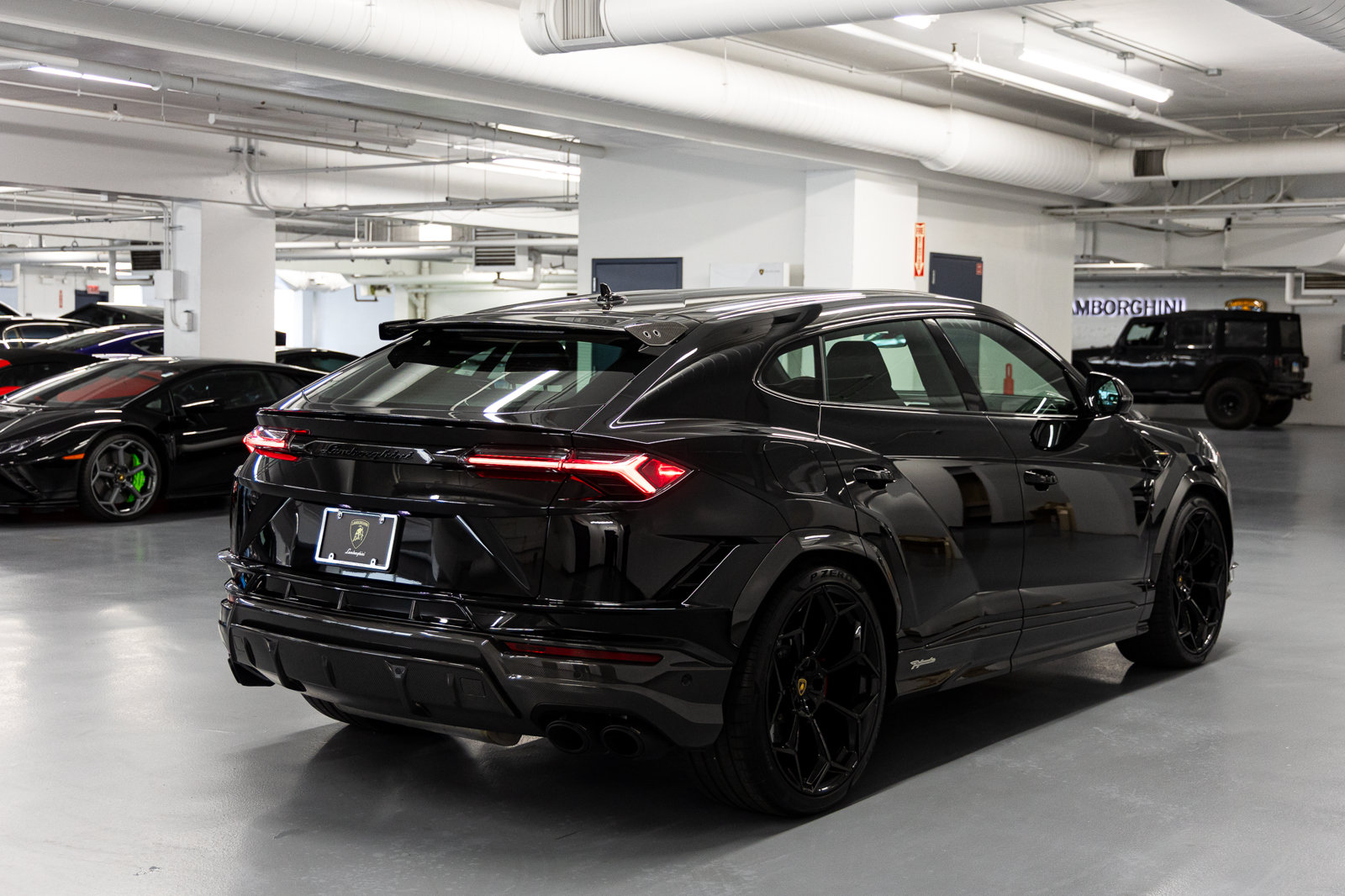 Used 2024 Lamborghini Urus Performante AWD/4WD image 8