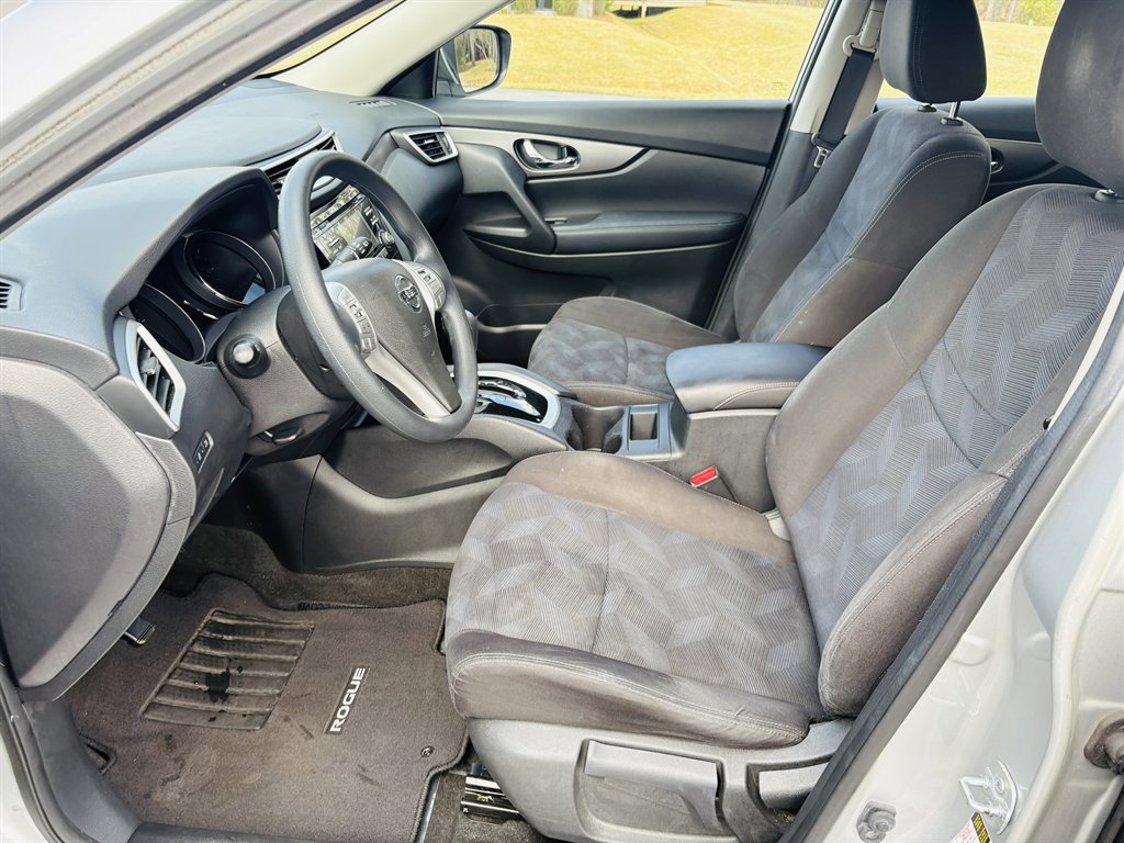Used 2015 Nissan Rogue S image 9