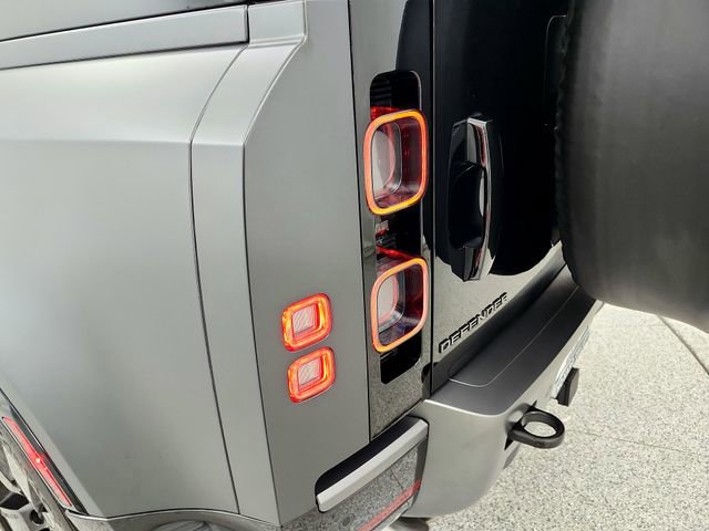 Used 2023 Land Rover Defender 110 image 33