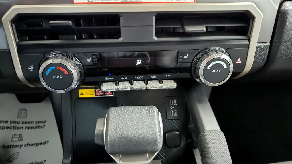 Used 2025 Toyota Tacoma SR5 AWD/4WD image 37