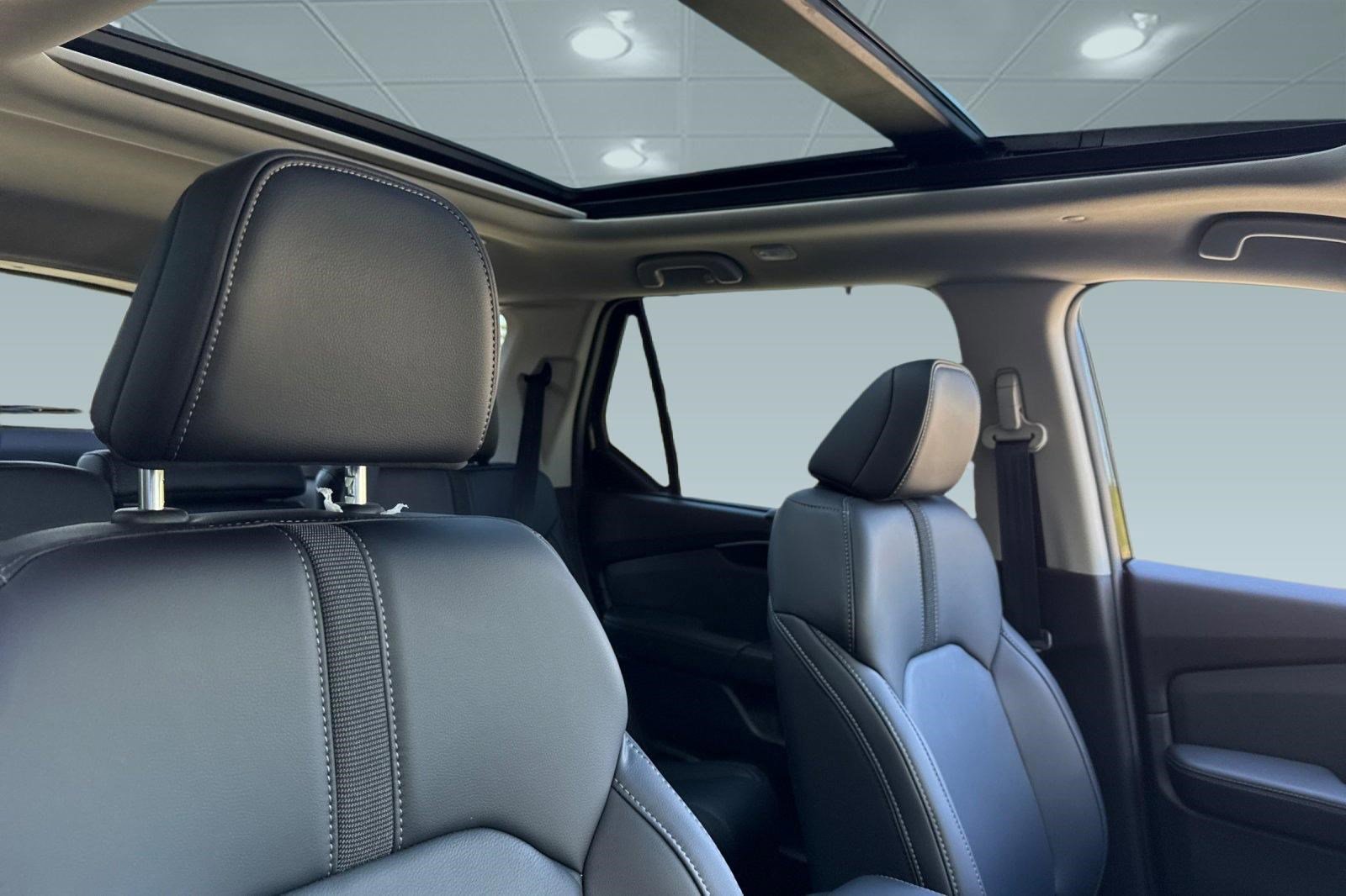 Certified 2025 Honda Pilot Touring image 14