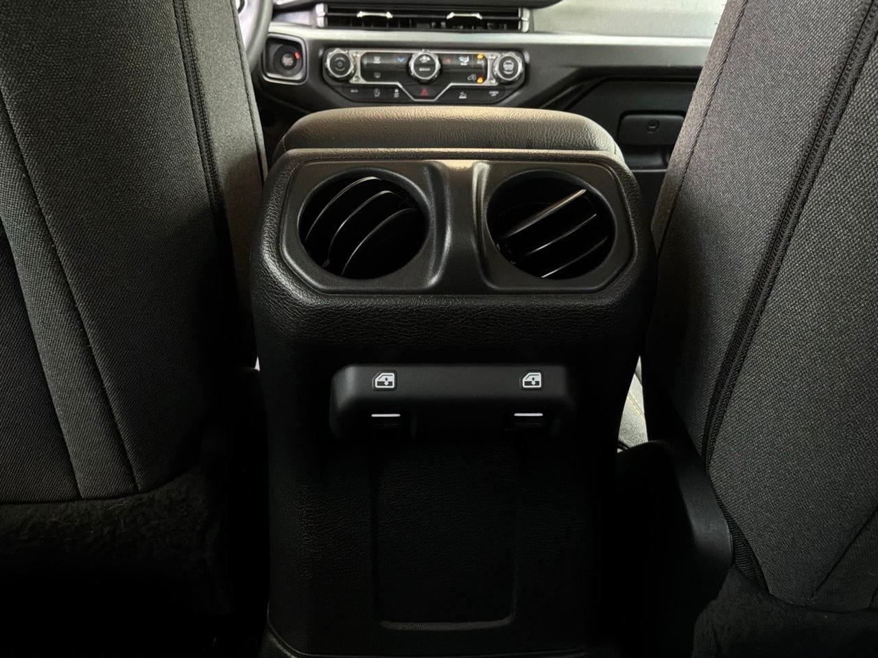 Used 2025 Jeep Wrangler Unlimited Sport AWD/4WD image 12