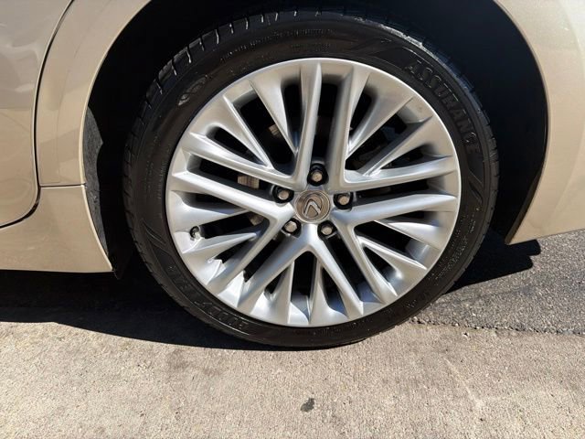 Used 2018 Lexus ES 350 w/ Luxury Package w/Wood Trim FWD image 43
