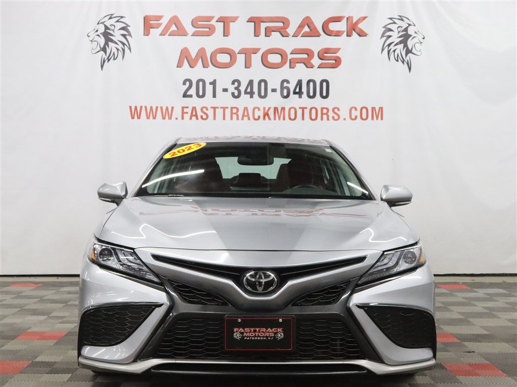 Used 2024 Toyota Camry XSE FWD image 2