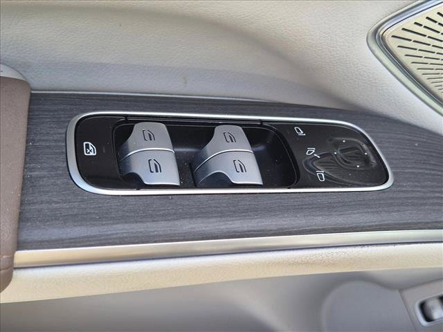 Used 2023 Mercedes-Benz EQS 580 4MATIC SUV image 12