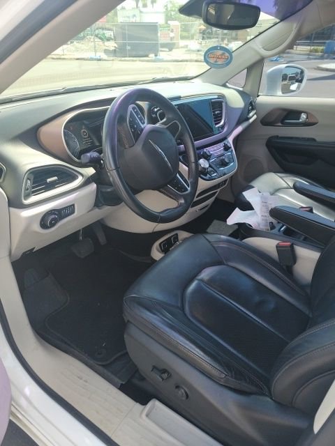 Used 2018 Chrysler Pacifica Touring-L w/ Advanced Safetytec Group FWD image 11