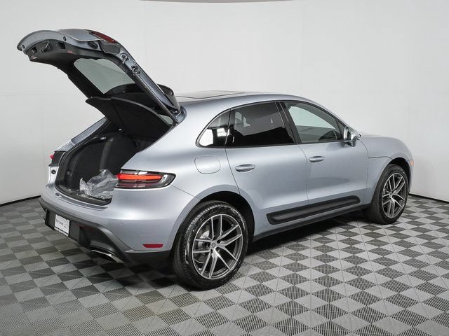 Certified 2026 Porsche Macan AWD/4WD image 29
