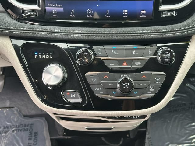 Used 2022 Chrysler Pacifica Touring-L FWD image 17