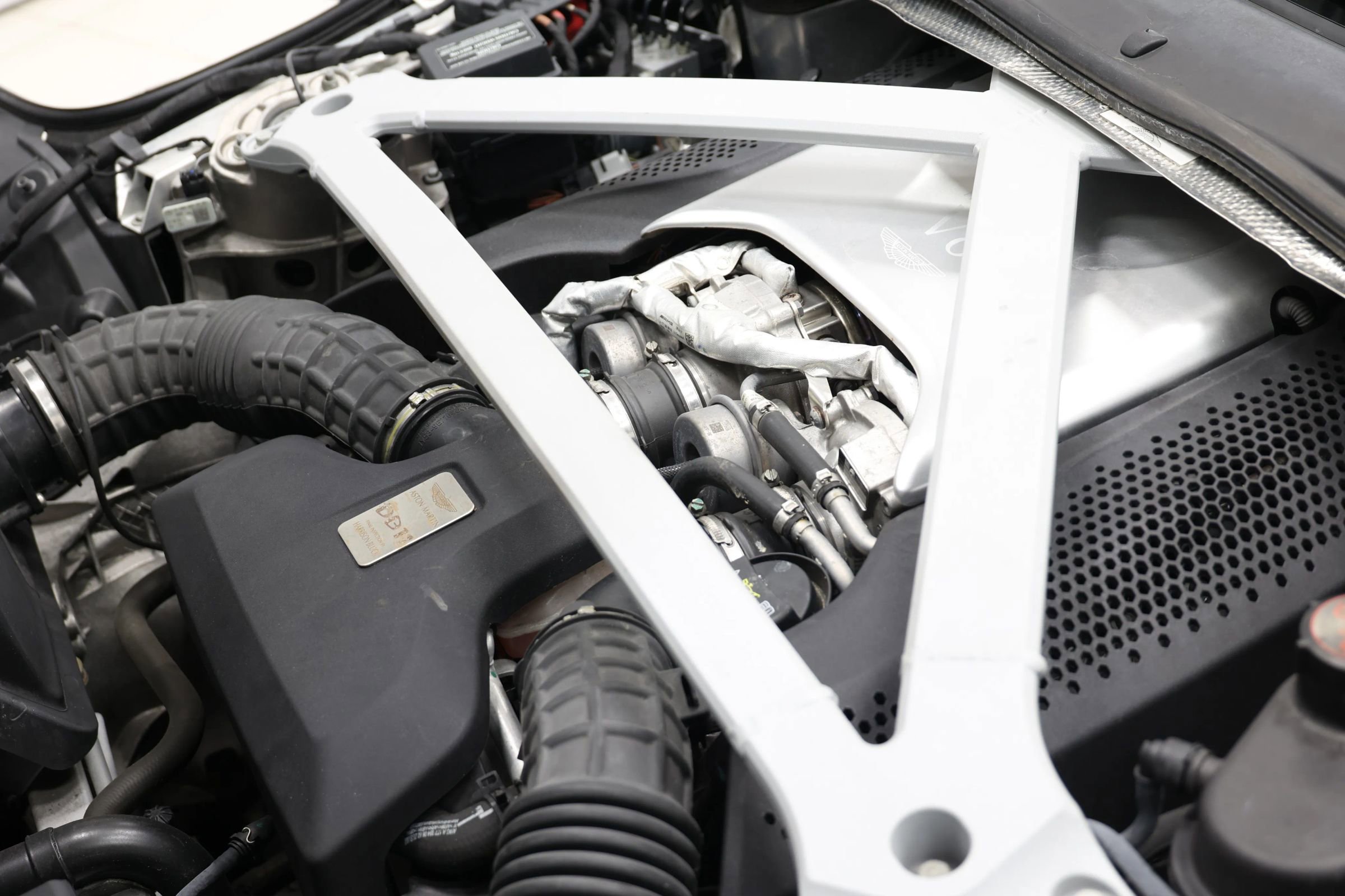 Used 2018 Aston Martin DB11 Coupe image 81