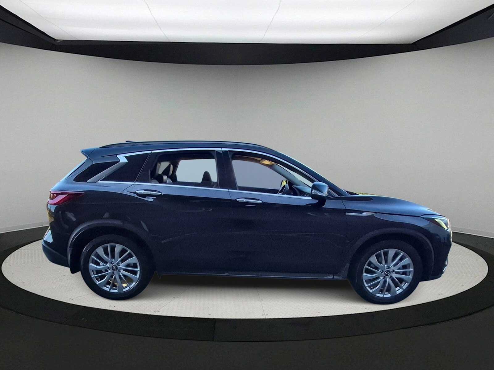 Used 2023 INFINITI QX50 Luxe AWD/4WD image 9