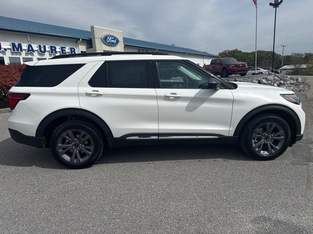 New 2025 Ford Explorer Active image 2