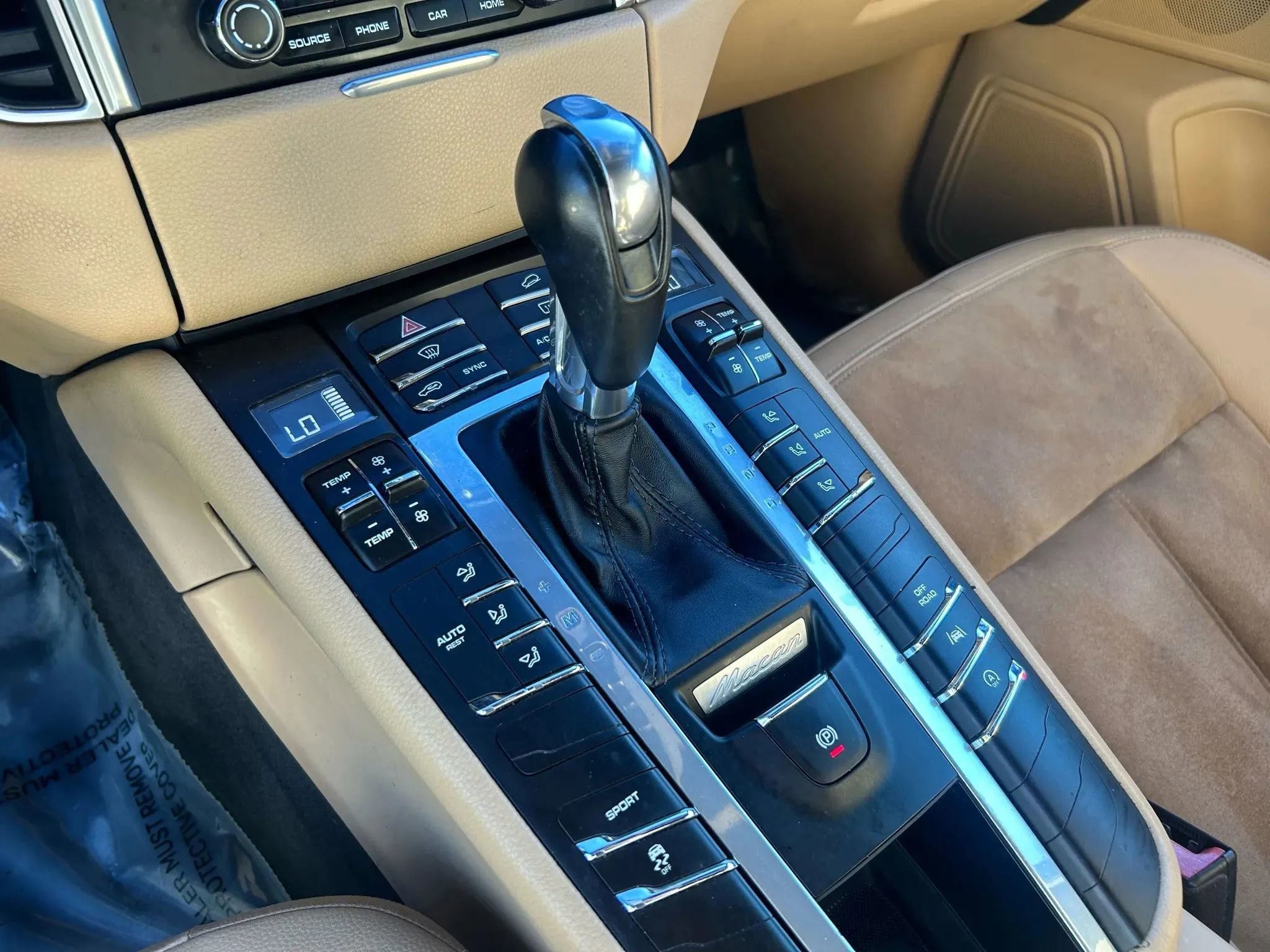Used 2018 Porsche Macan AWD/4WD image 24
