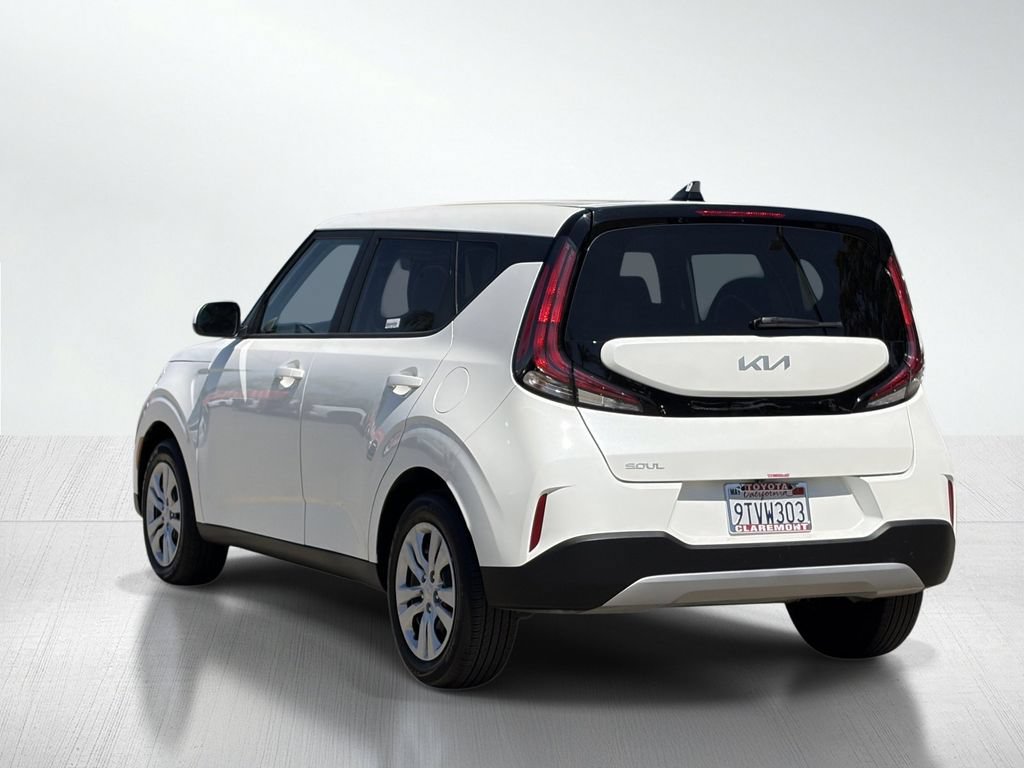 Used 2025 Kia Soul LX FWD image 4