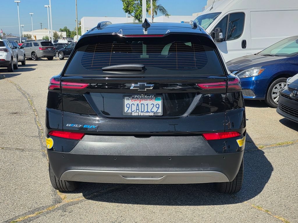 Used 2022 Chevrolet Bolt EUV LT w/ Convenience Package FWD image 7