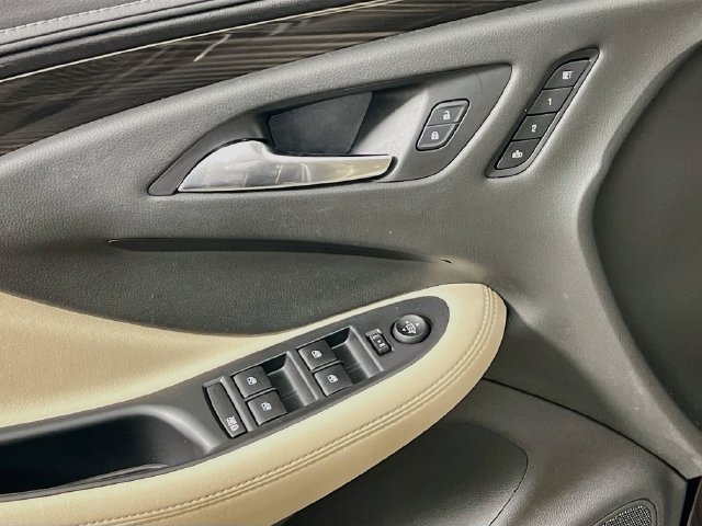 Used 2020 Buick Envision Essence FWD image 9