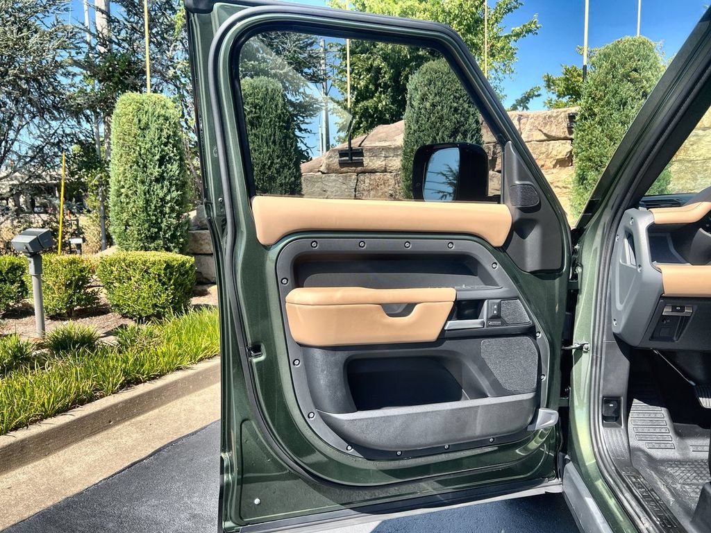 New 2026 Land Rover Defender 110 X-Dynamic SE AWD/4WD image 17
