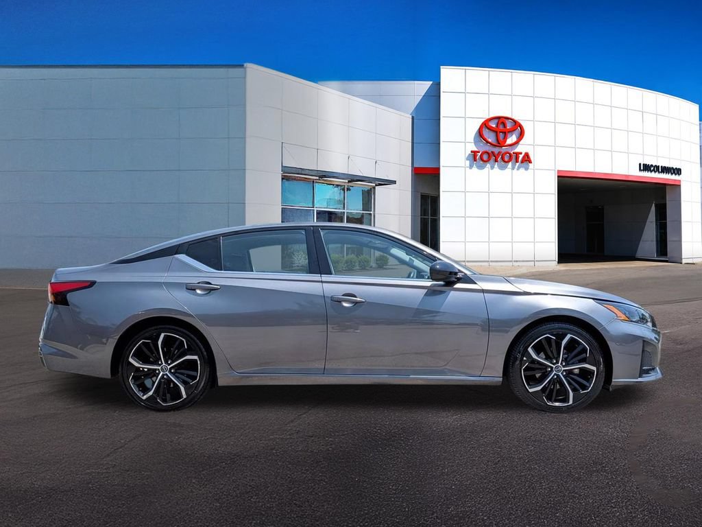 Used 2024 Nissan Altima 2.5 SR FWD image 8
