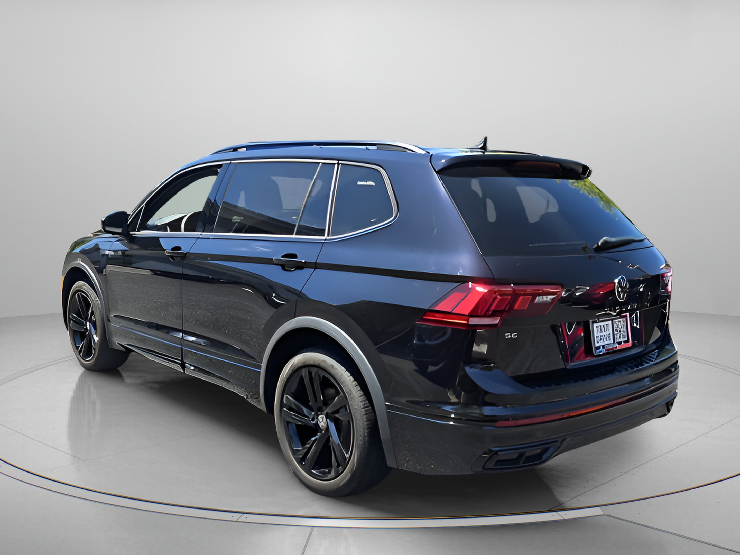 Certified 2023 Volkswagen Tiguan SE R-Line FWD image 3