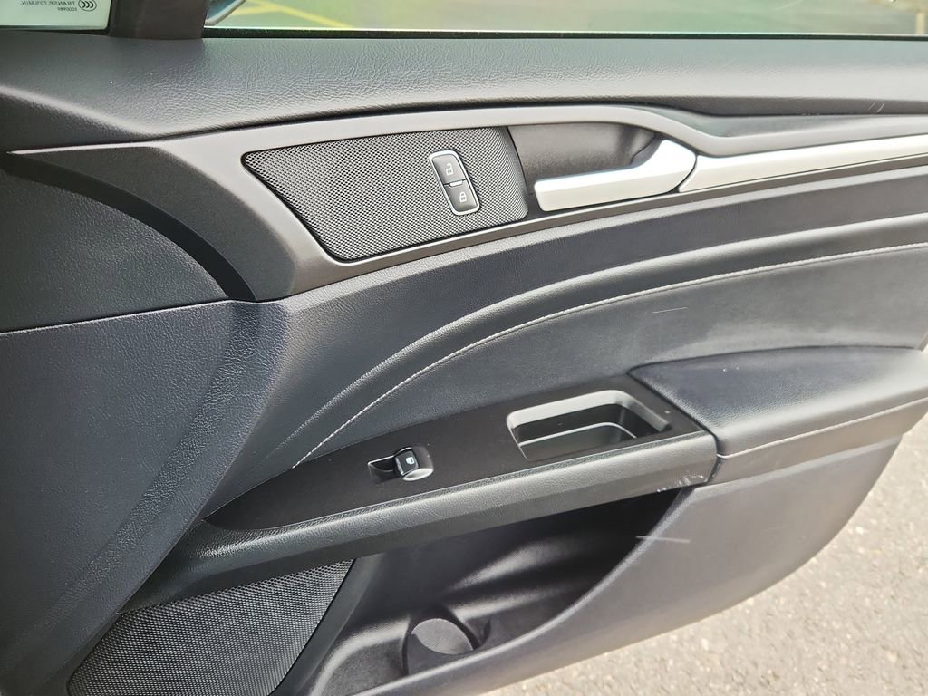 Used 2019 Ford Fusion Titanium image 14