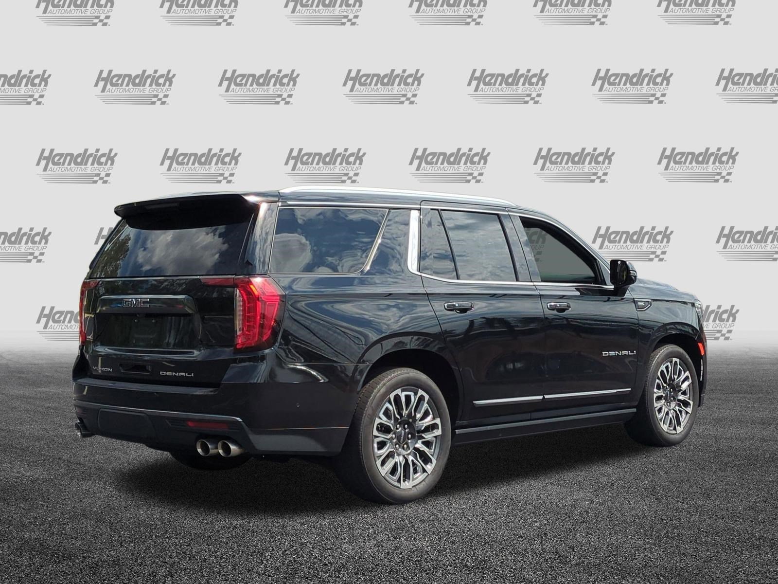 Used 2023 GMC Yukon Denali Ultimate AWD/4WD image 9