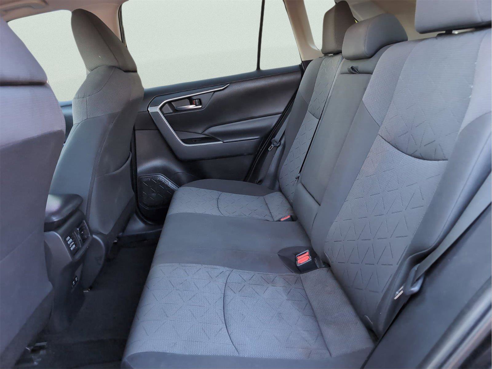 Used 2021 Toyota RAV4 XLE image 27