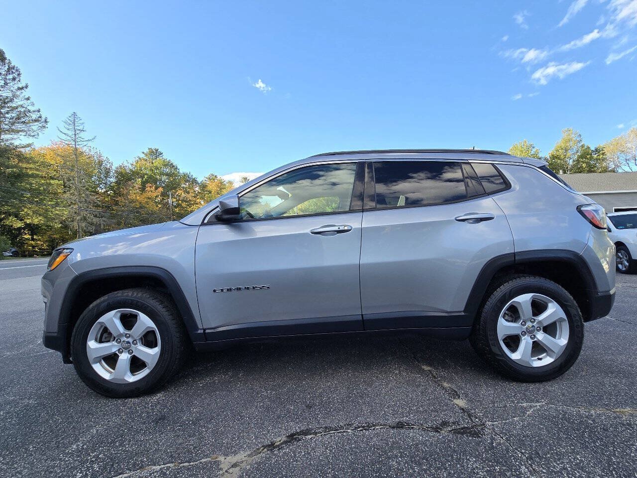 Used 2018 Jeep Compass Latitude w/ Cold Weather Group AWD/4WD image 13