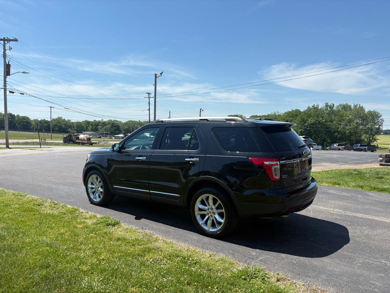 Used 2015 Ford Explorer XLT w/ Equipment Group 202B FWD image 27