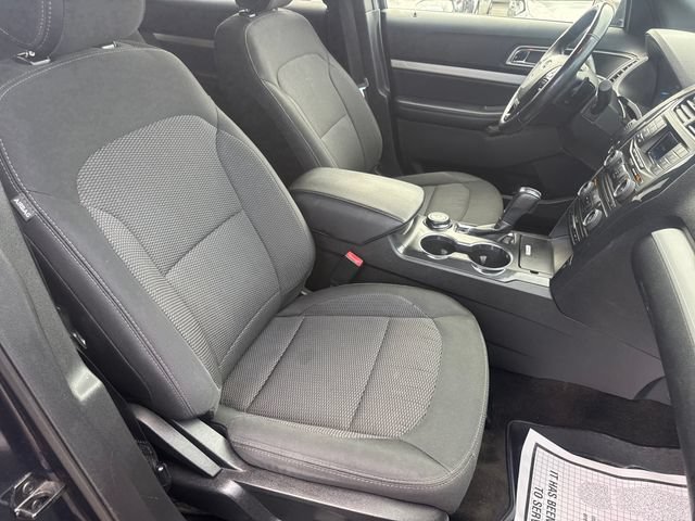 Used 2017 Ford Explorer XLT AWD/4WD image 35