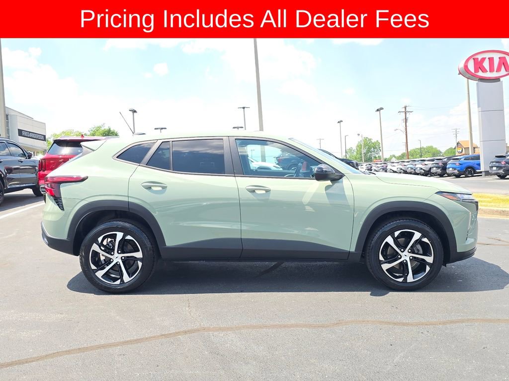 Used 2024 Chevrolet Trax RS w/ Driver Confidence Package FWD video 2