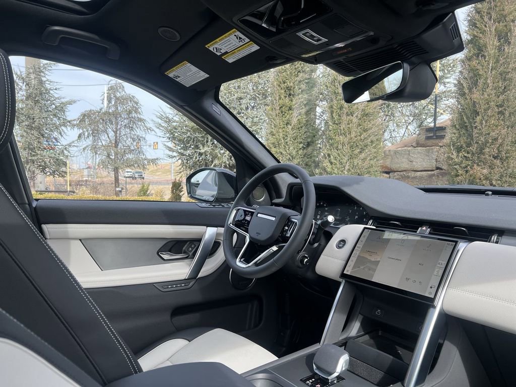 New 2026 Land Rover Discovery Sport Landmark image 14
