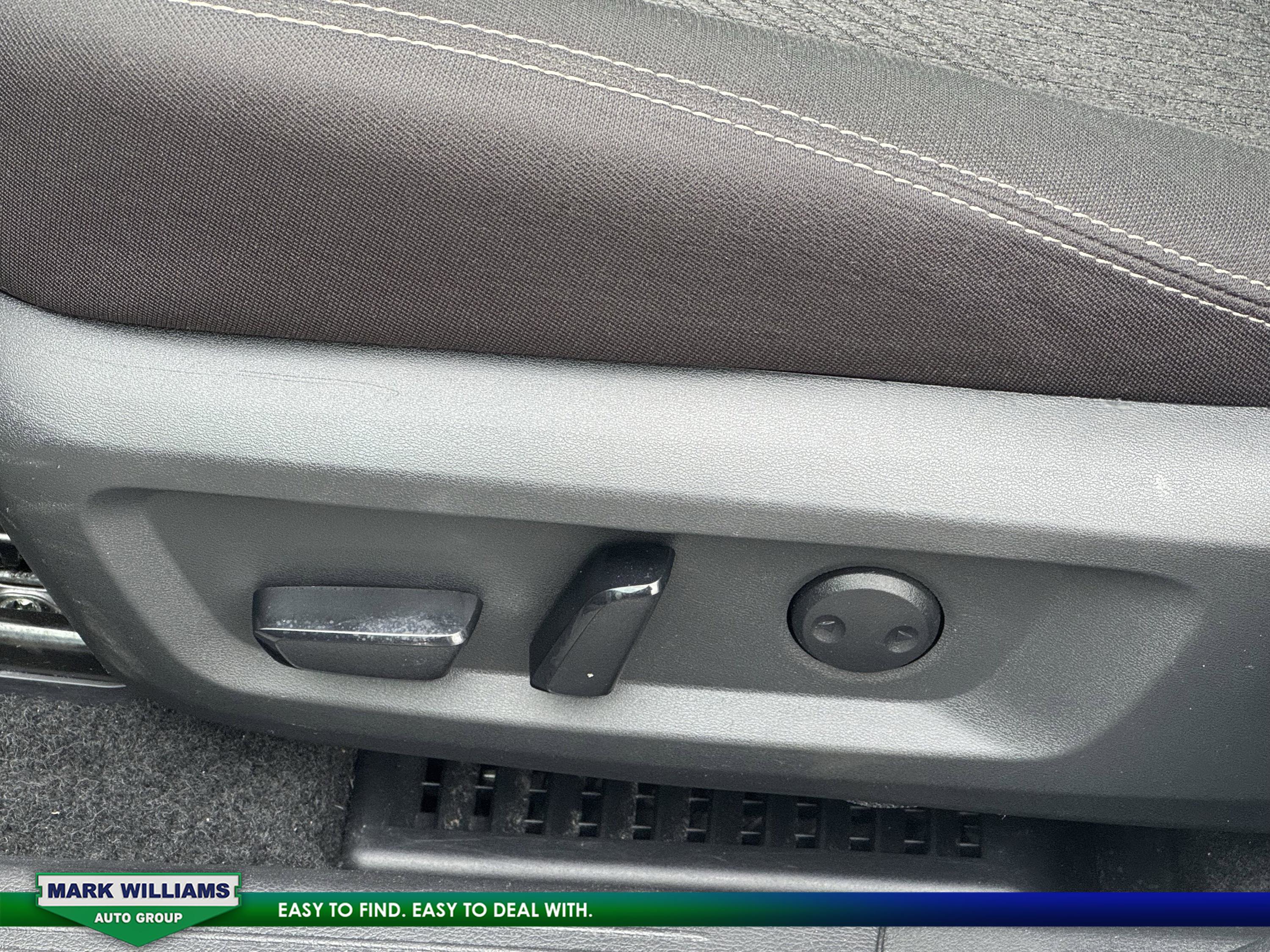 Used 2024 Nissan Rogue SV image 9