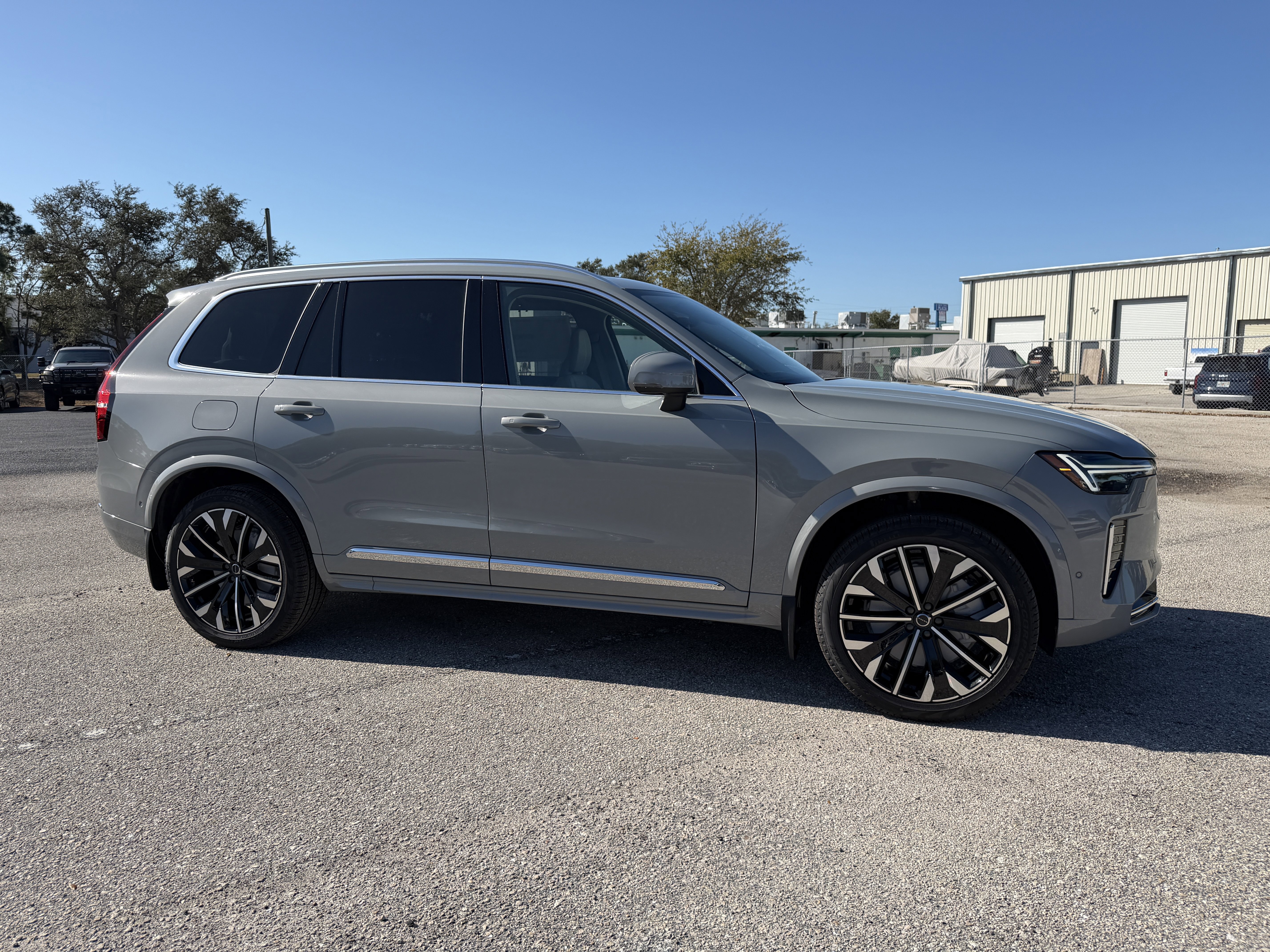 New 2026 Volvo XC90 T8 Ultra w/ Protection Package Premier