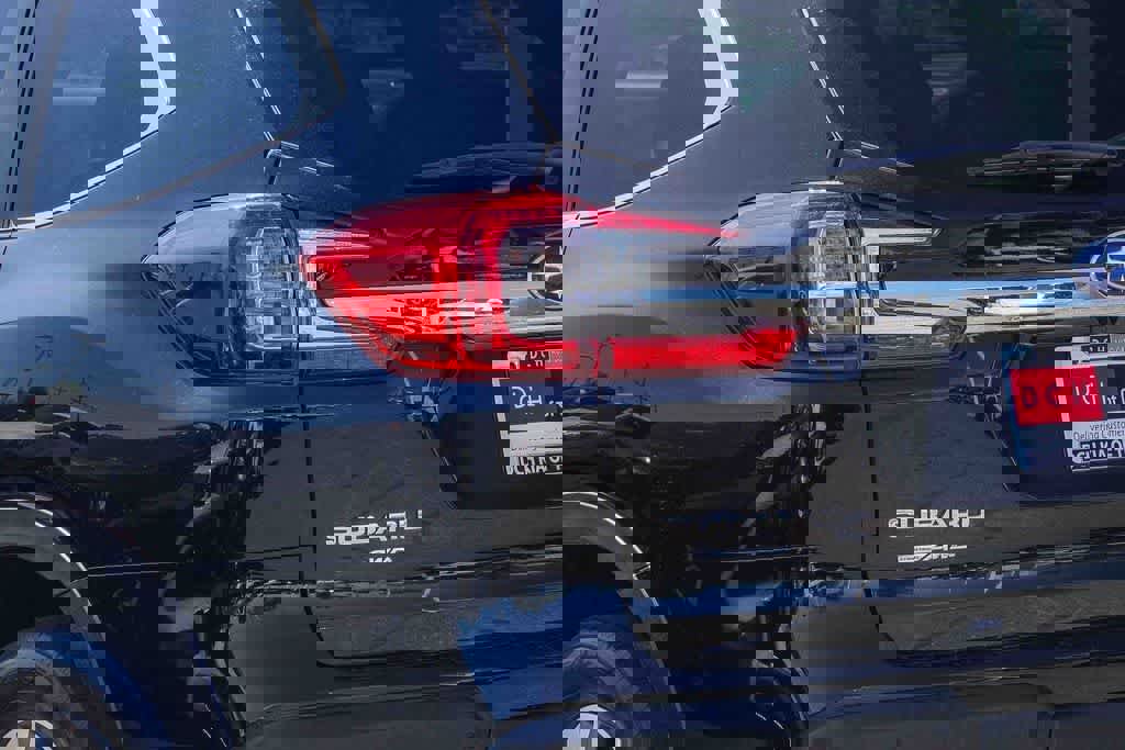 Used 2023 Subaru Ascent Premium w/ Convenience Package image 7