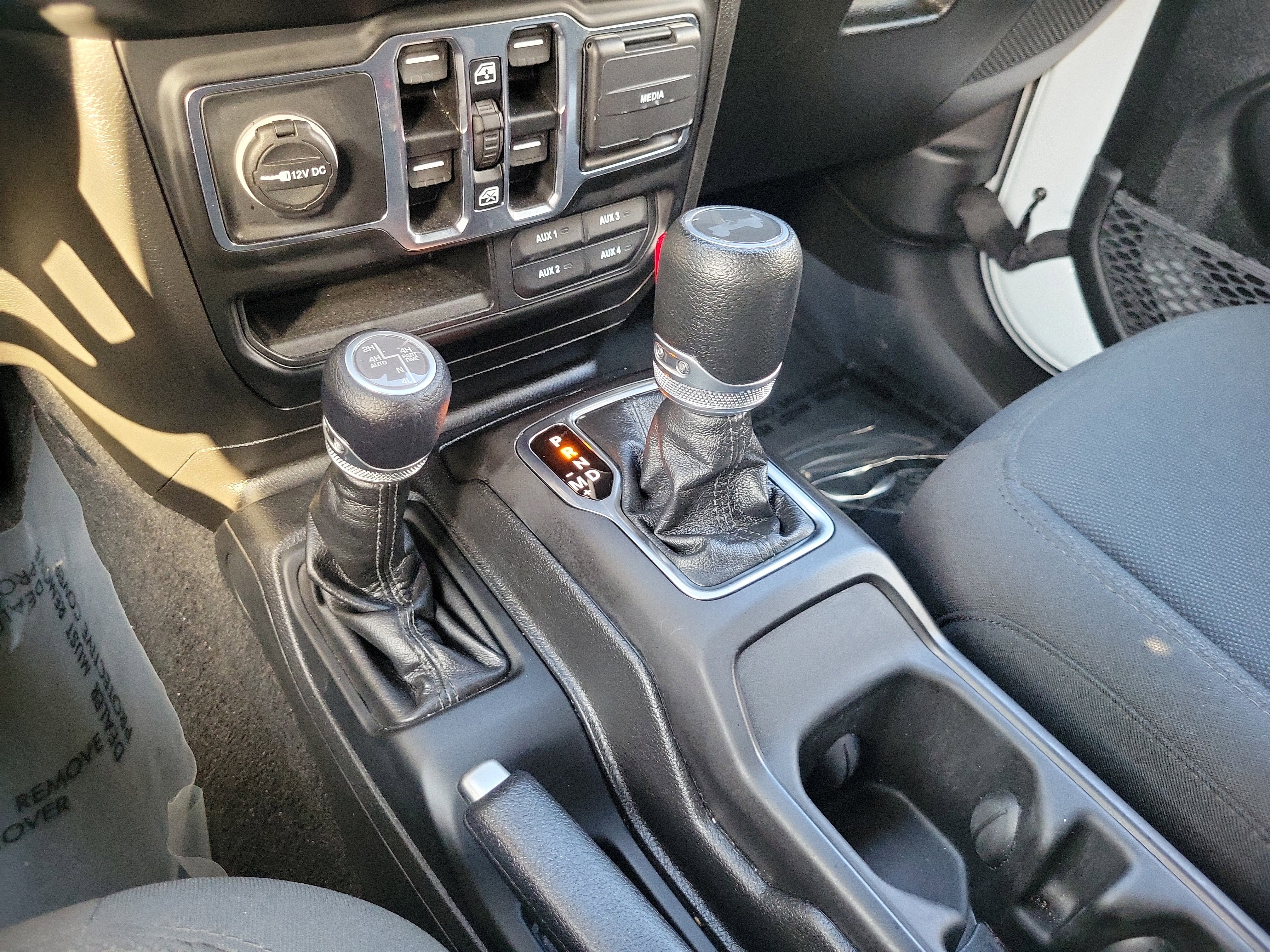 Used 2023 Jeep Wrangler Unlimited w/ Sun & Screen Package image 22