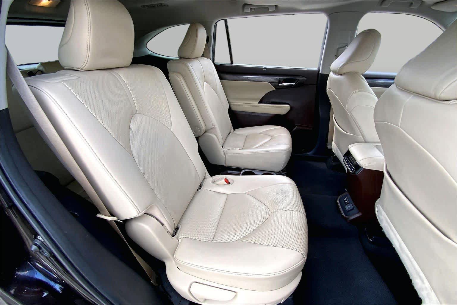 Used 2020 Toyota Highlander Limited FWD image 19