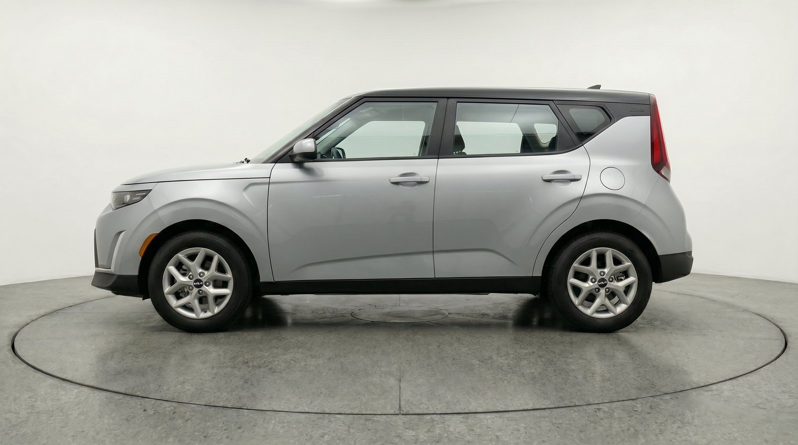 Used 2025 Kia Soul LX w/ LX Technology Package FWD image 5