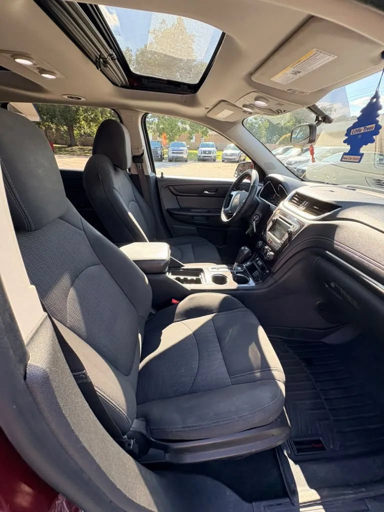Used 2015 Chevrolet Traverse LT w/ Style and Technology Package FWD image 17