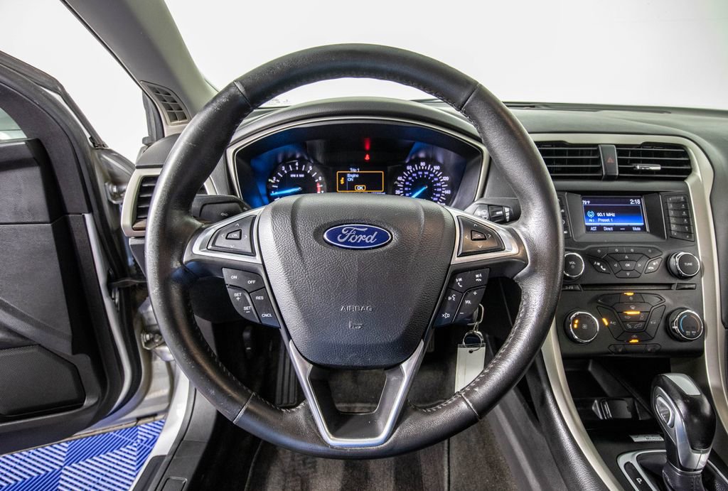 Used 2015 Ford Fusion SE w/ Equipment Group 202A FWD image 18