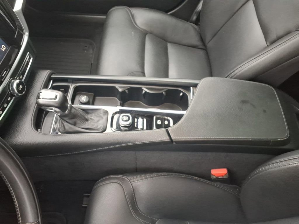 Used 2018 Volvo V90 T6 Cross Country w/ Convenience Package image 15