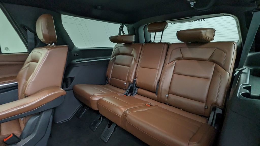 Used 2025 Lincoln Navigator L Reserve image 40
