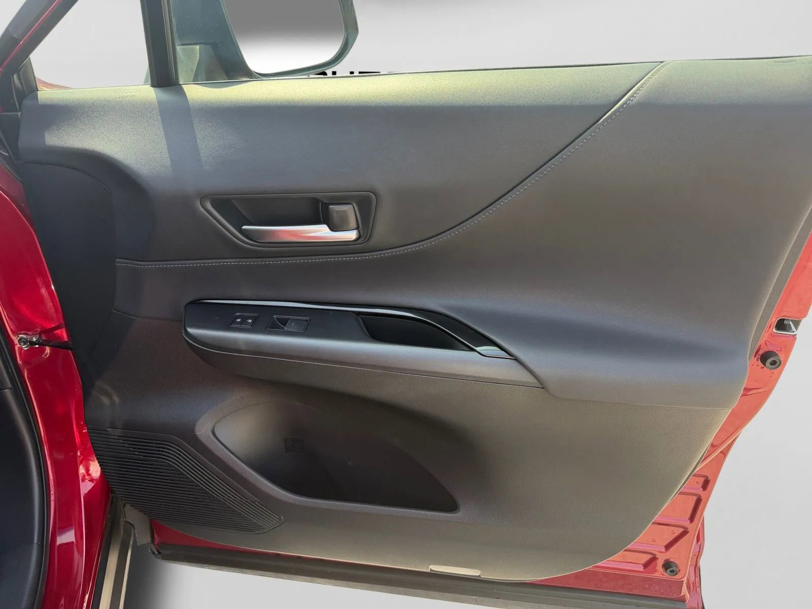 Used 2021 Toyota Venza LE image 32