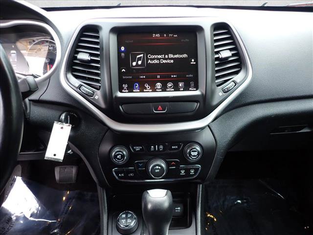 Used 2016 Jeep Cherokee Trailhawk AWD/4WD image 16