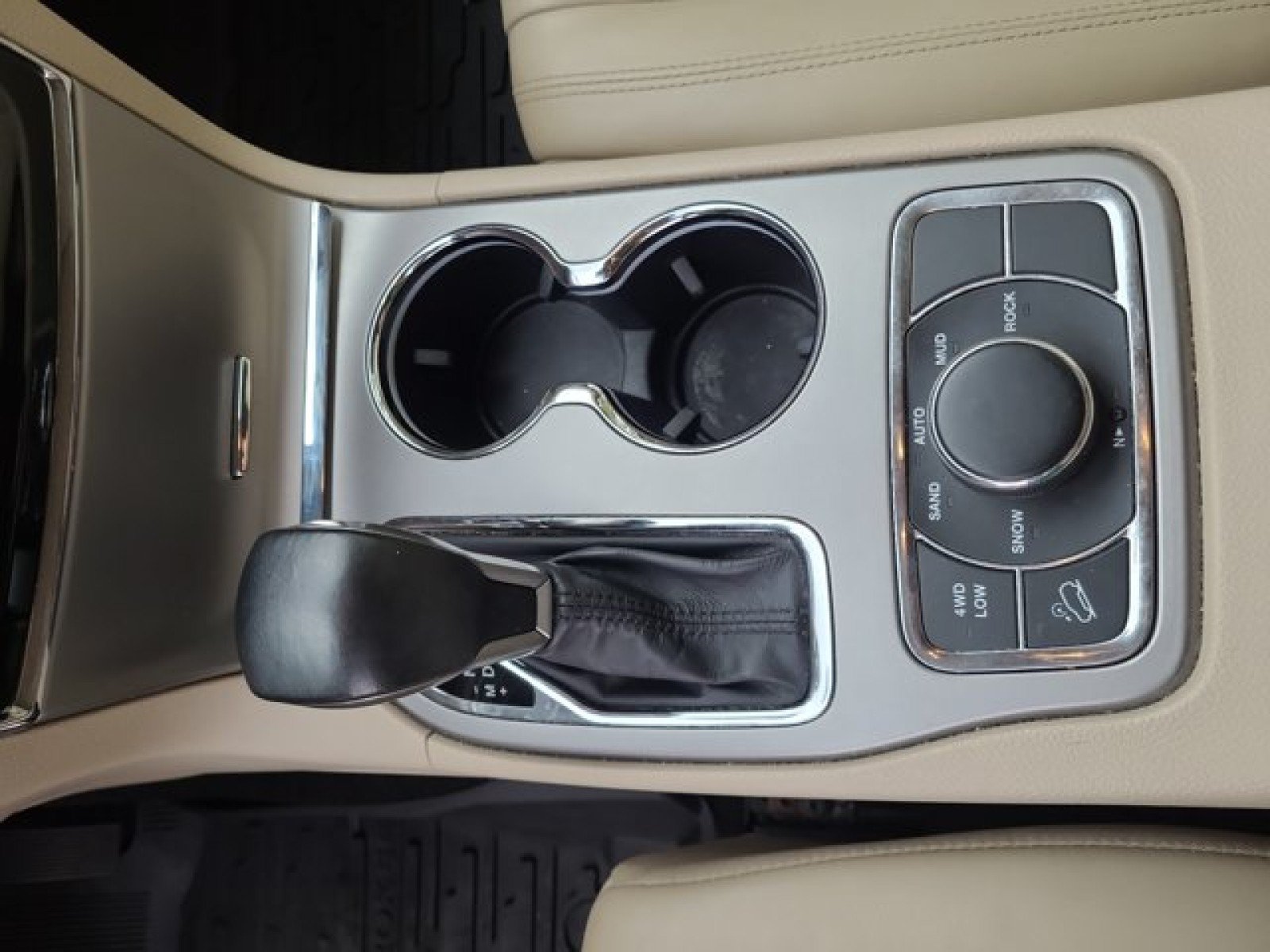 Used 2020 Jeep Grand Cherokee Limited AWD/4WD image 15