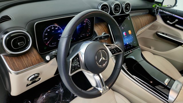 Used 2025 Mercedes-Benz GLC 350e 4MATIC image 52